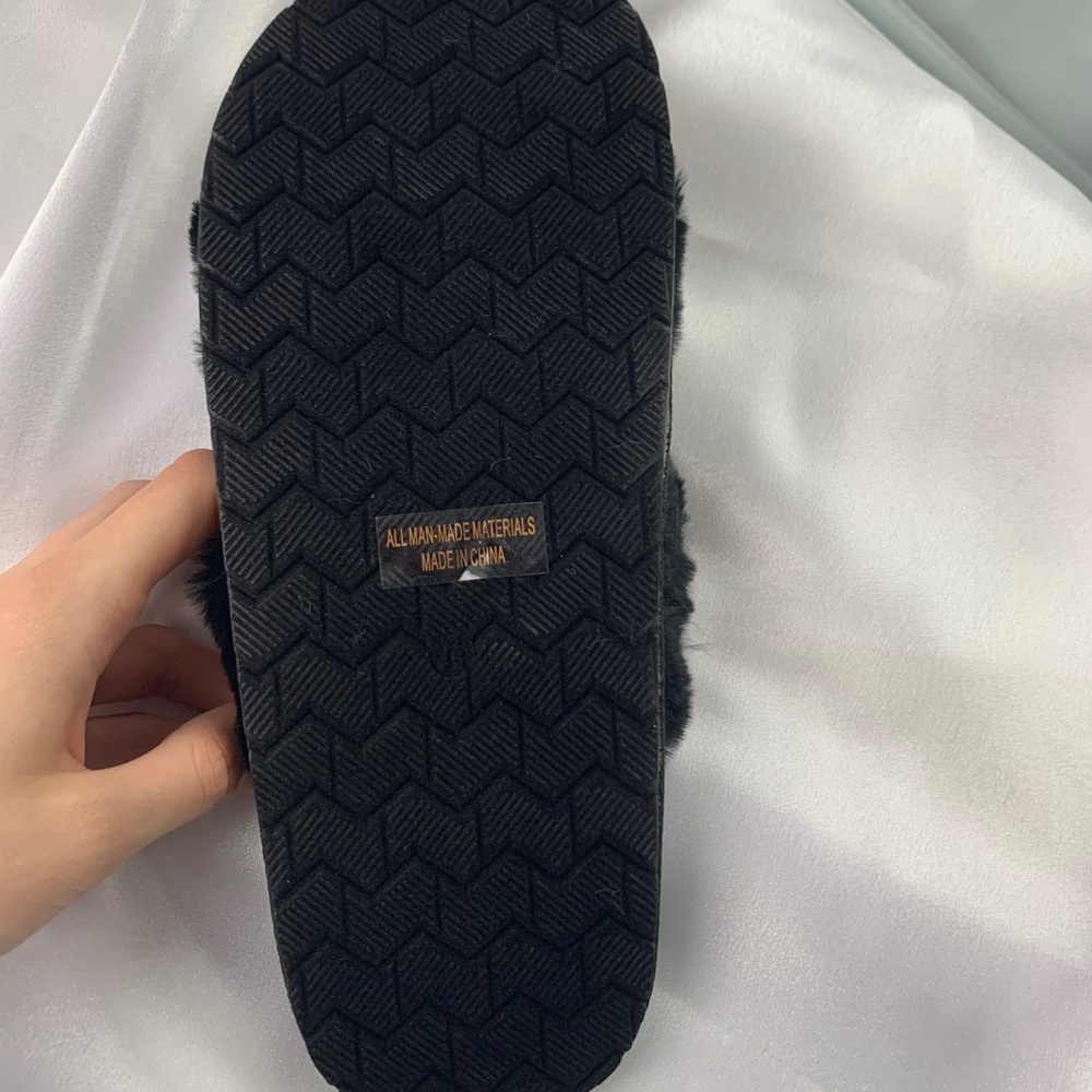 ✨New✨ Black Fuzzy Slippers - Picture 4 of 6